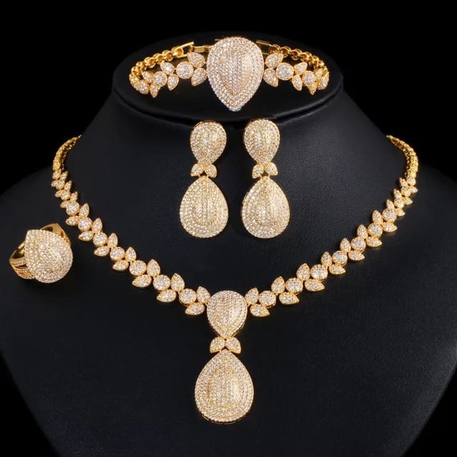 Teardrop Gold Necklace Set